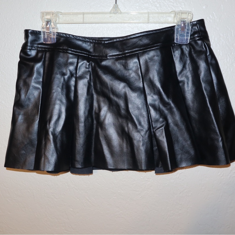 SHEIN Shiny Black Pleated Mini Skirt